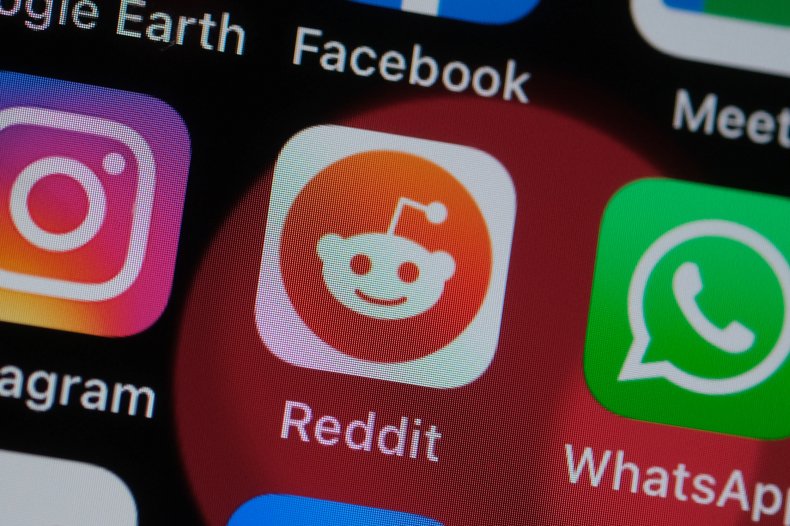 Reddit Logo