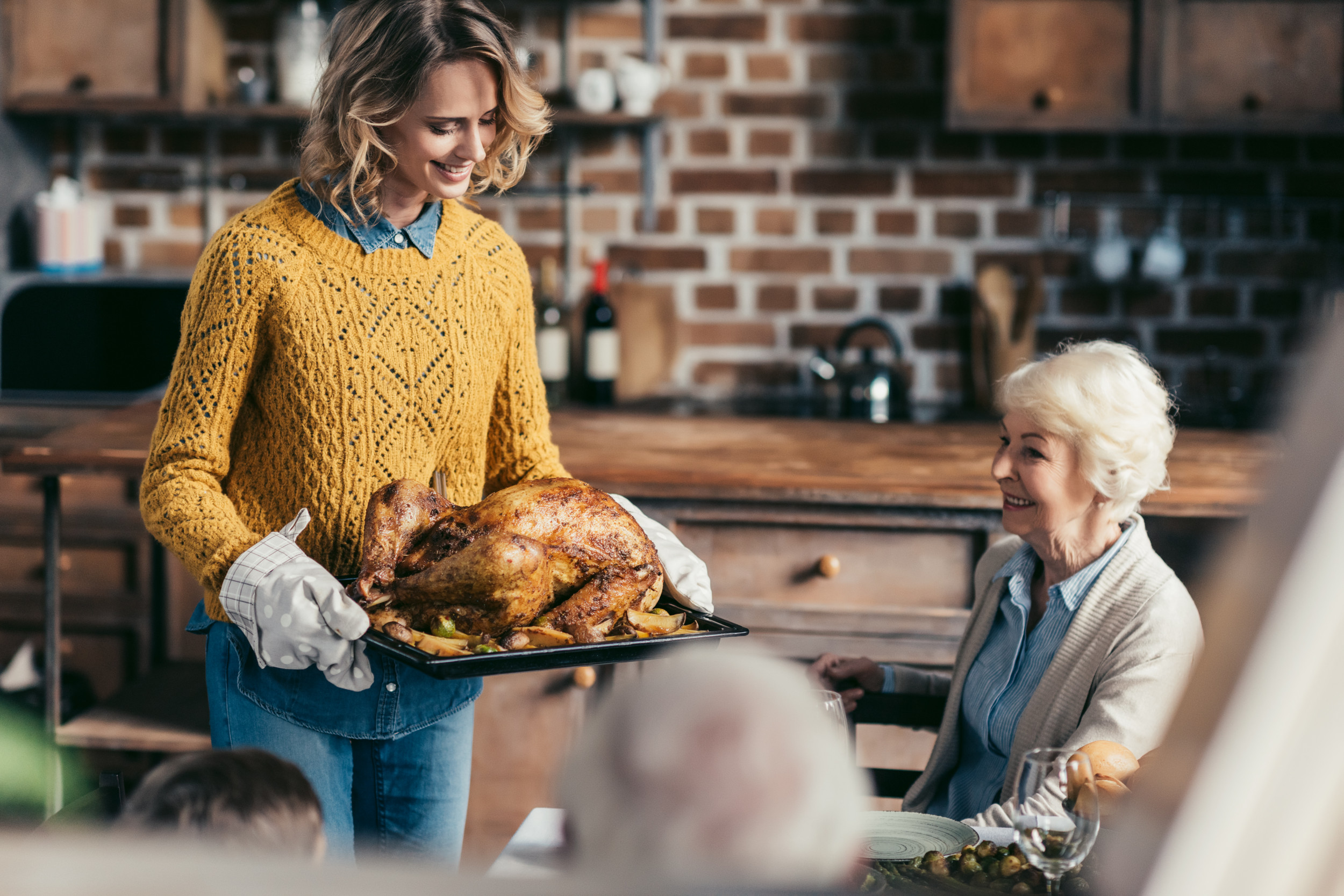 Internet Backs Mom’s Refusal To Prepare dinner and Clean up for In-Rules at Christmas