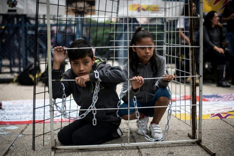 TOPSHOT-MEXICO-US-migration-PROTEST