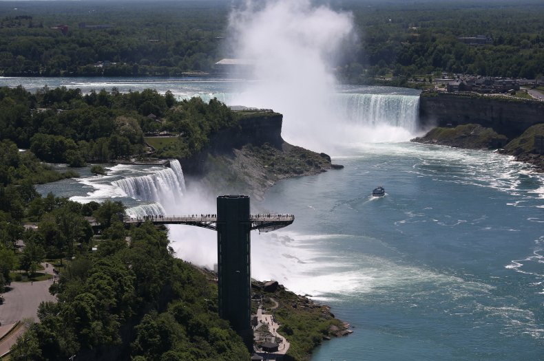 Niagara Falls, Police, Woman