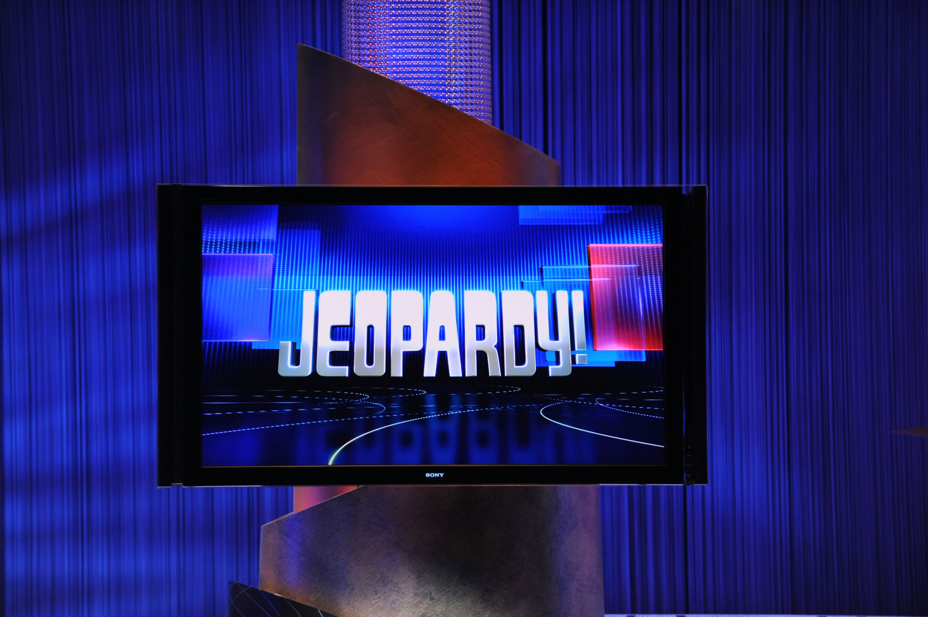 Jeopardy Contestants Awkward Answer Goes Viral Newsweek