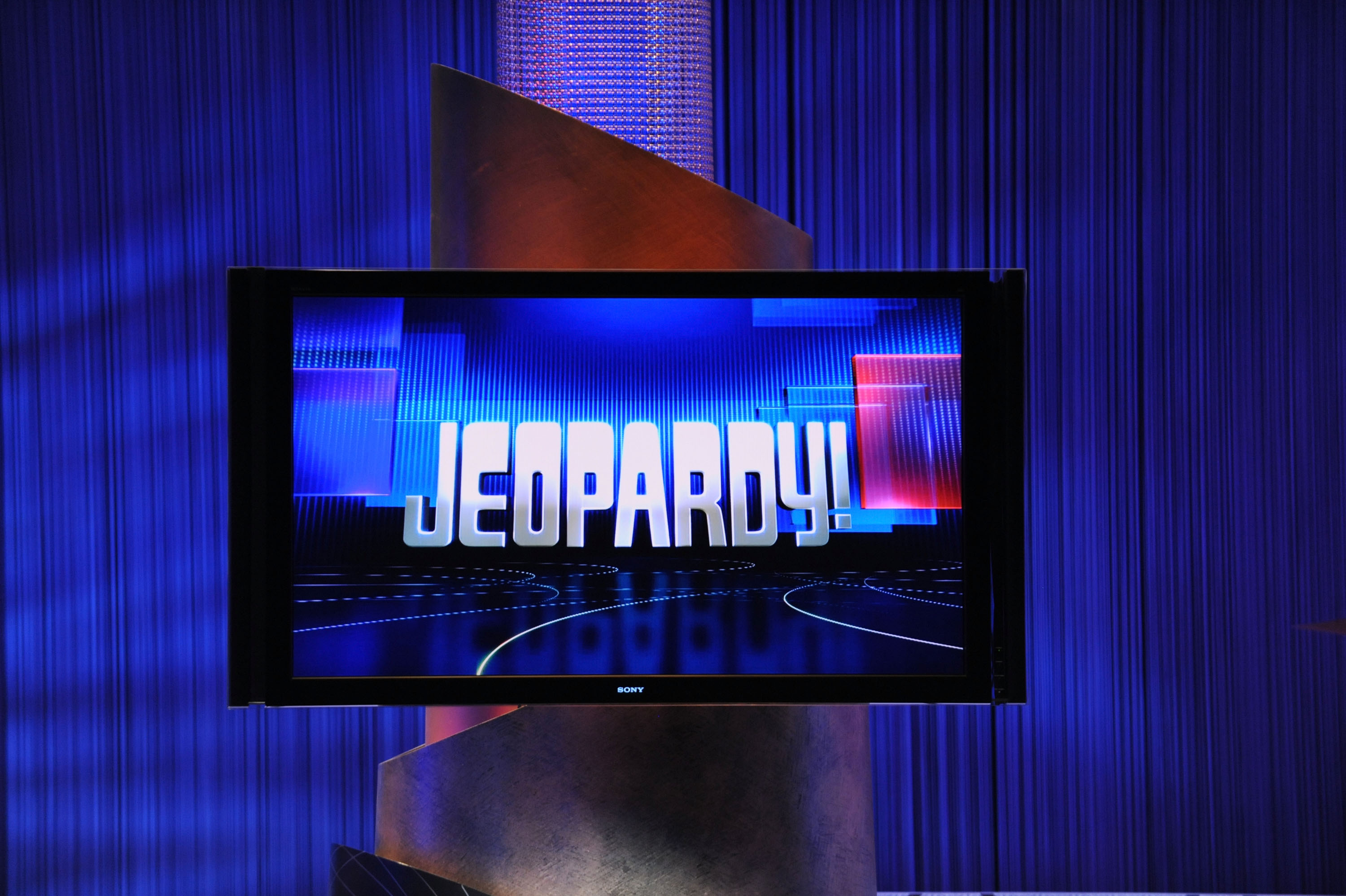 Jeopardy Contestants Awkward Answer Goes Viral Newsweek 