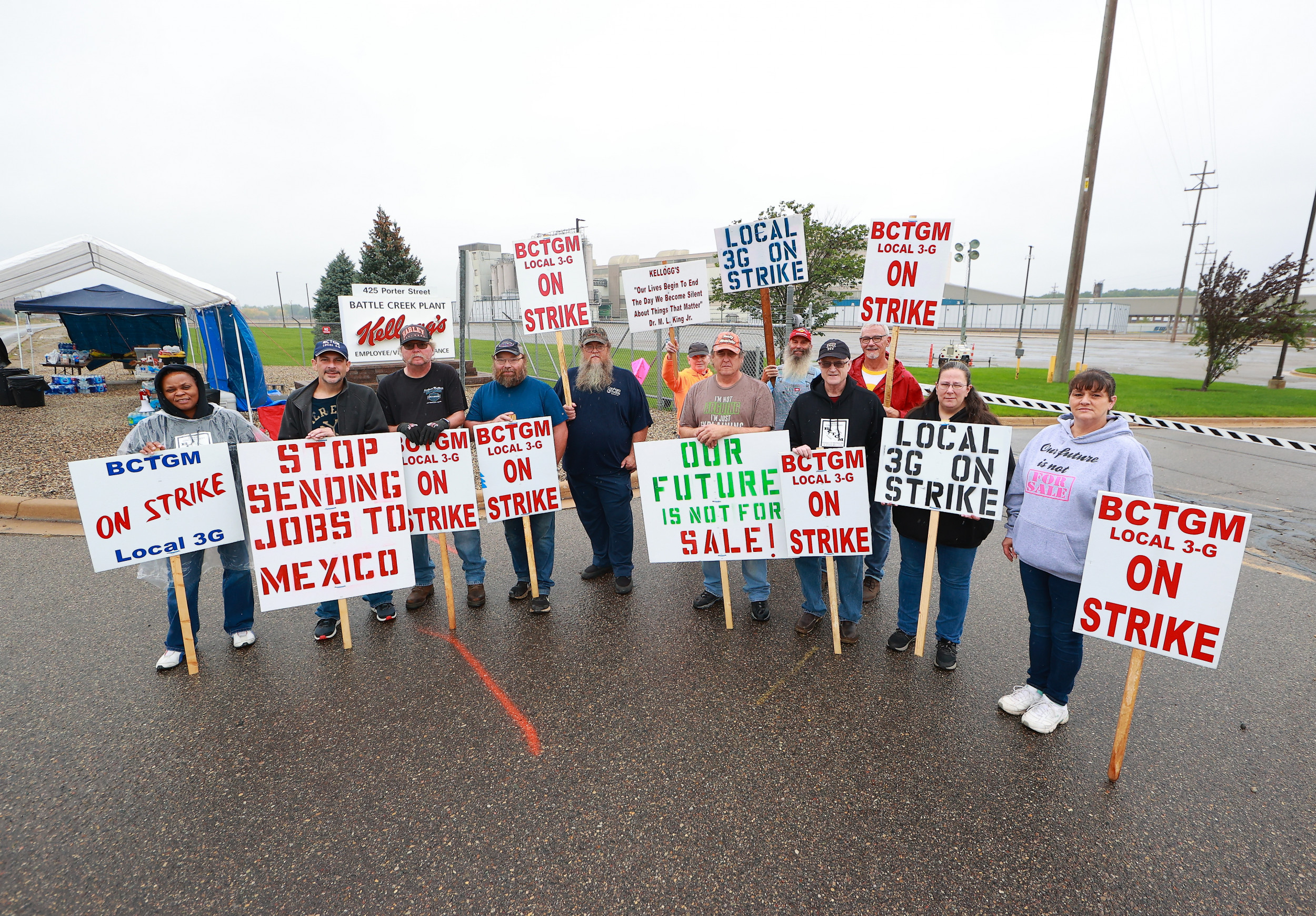 Kellogg's, Ready To Replace Striking Workers, Reaches Tentative ...