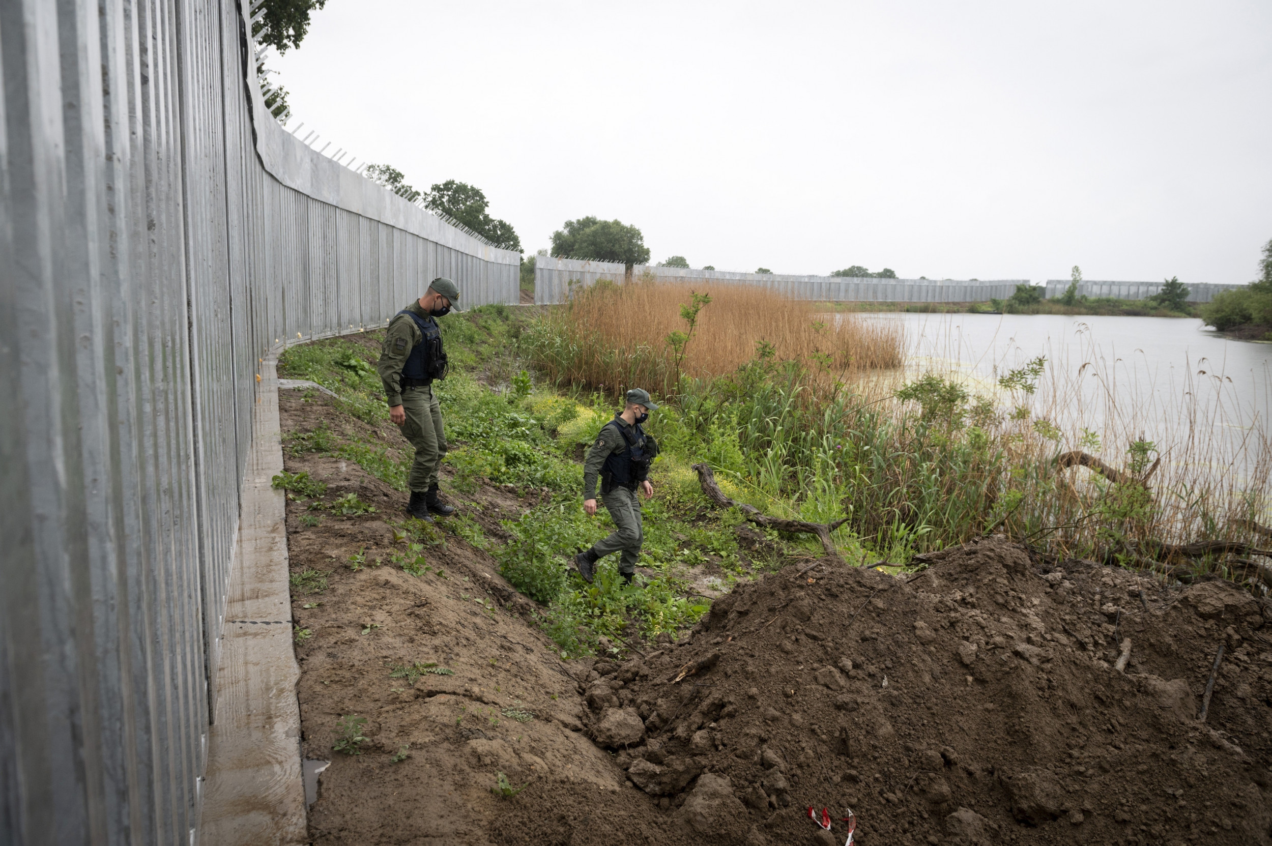 Greece asks for funds from EU to extend border wall along Turkey, will expand surveillance