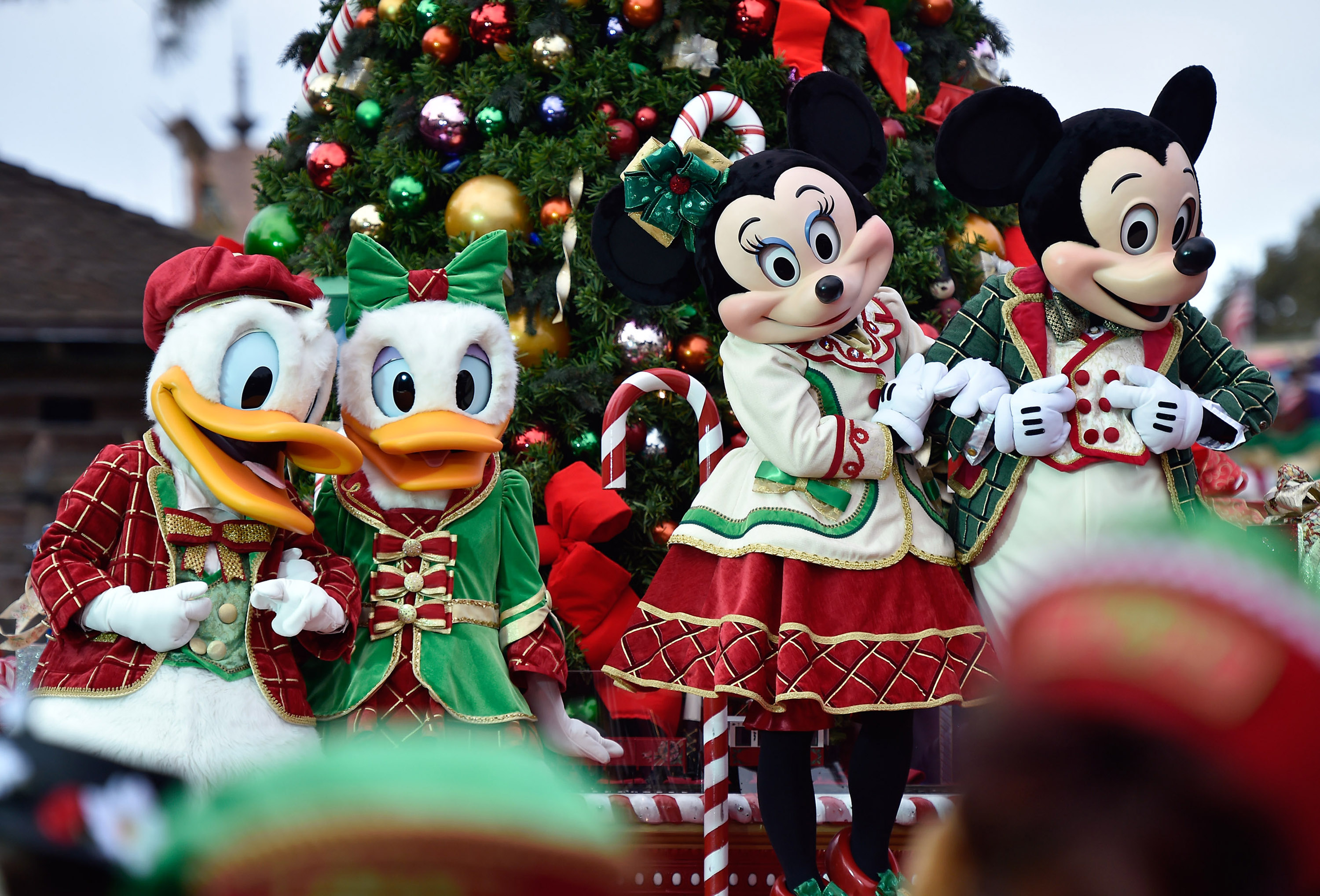 Walt Disney's Christmas Parade 9 agrohort.ipb.ac.id