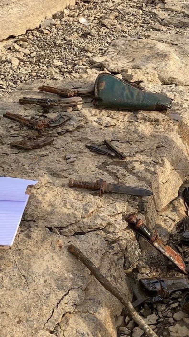 Photo of weapon haul from lake.