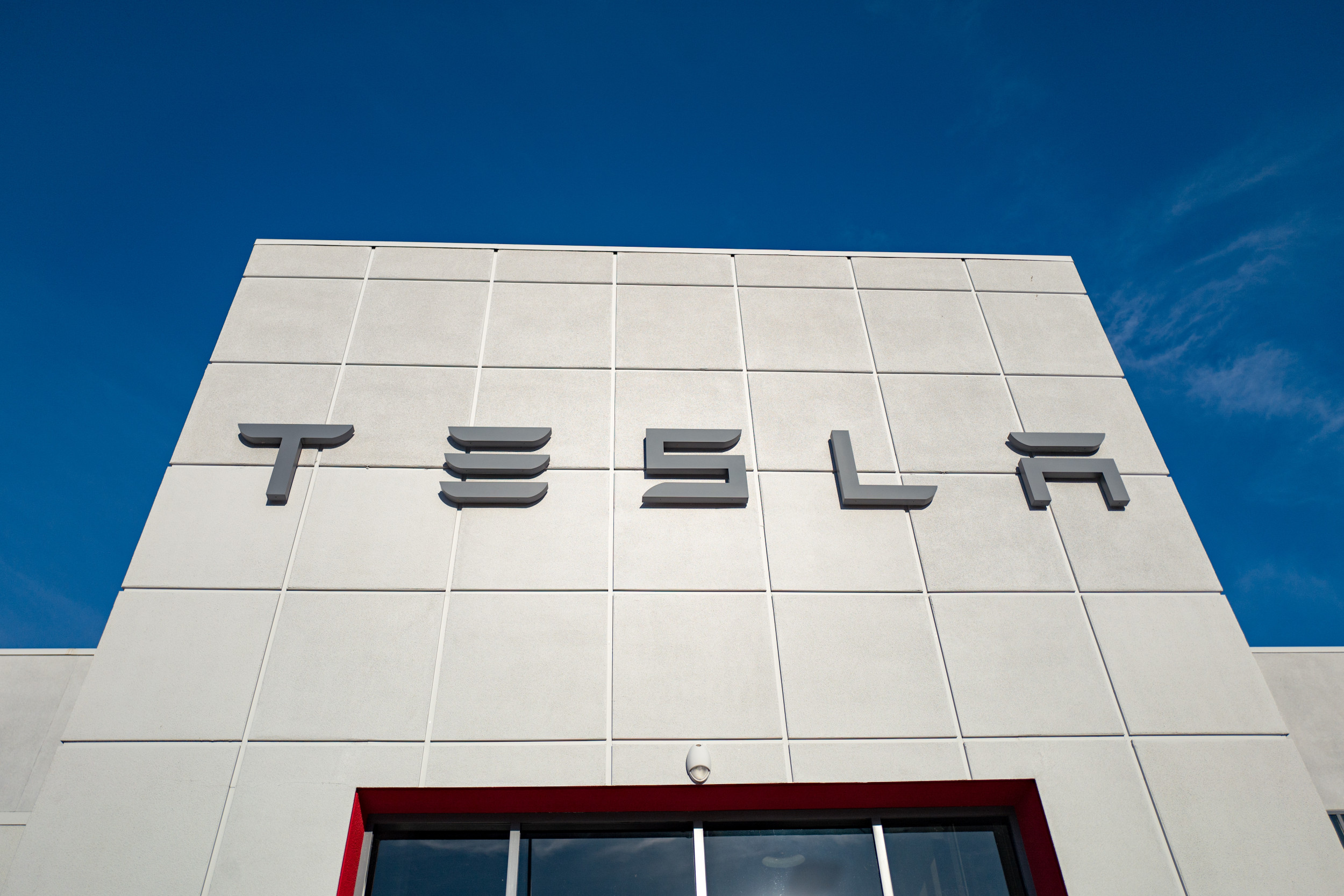 truce nikola withdraws 2b suit against tesla agree drop all claims against each other
