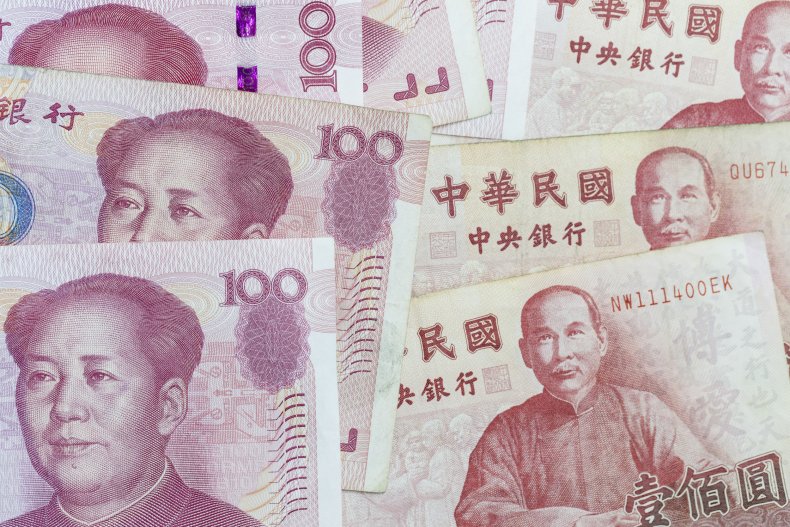 Banknotes of Renminbi and New Taiwan dollar 