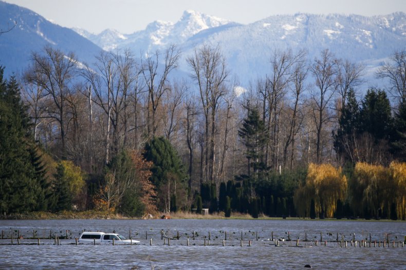 man dead washington flooding