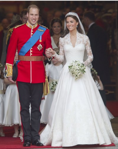 Kate Middleton Wears Alexander McQueen Wedding Dress Kate Middleton Wears Alexander McQueen Wedding Dress