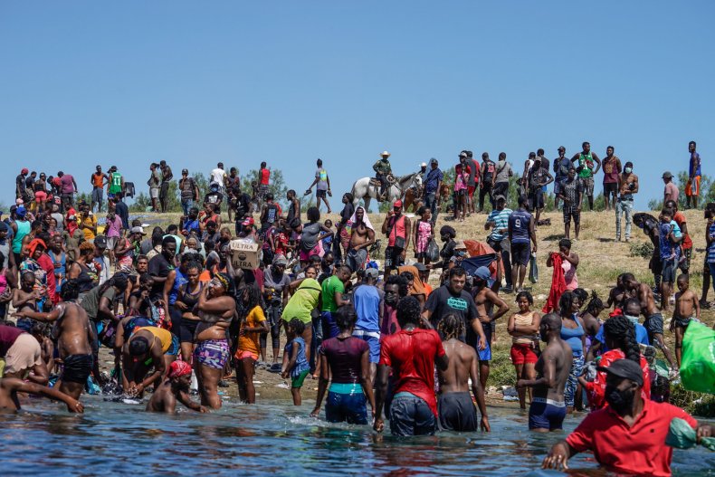 TOPSHOT-US-MEXICO-HAITI-MIGRATION