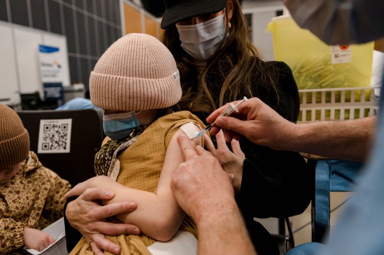 Quebec Penalties Fines Unvaccinated COVID Vaccine Legault