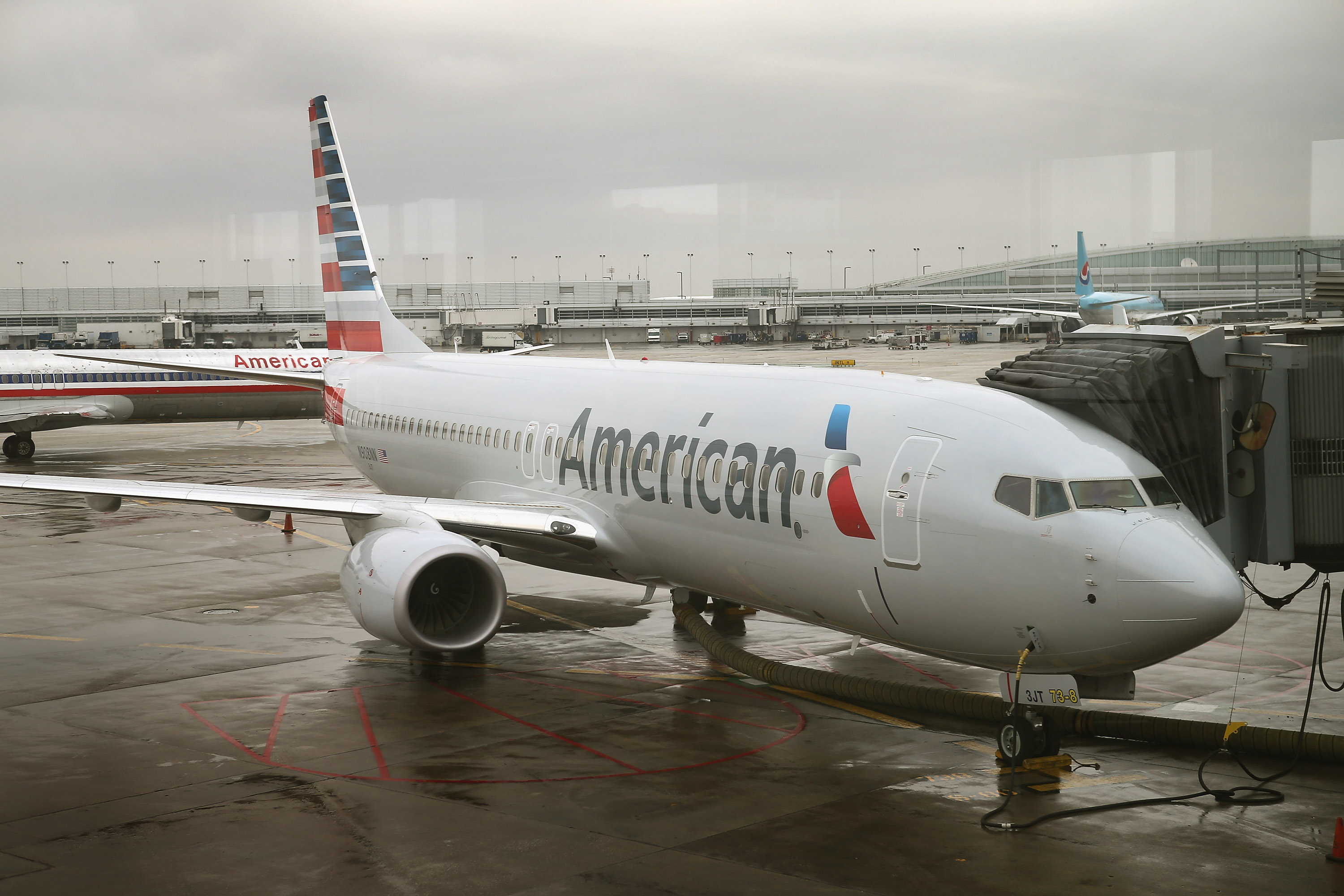 American Airlines Passenger Storms Cockpit, Damages Controls