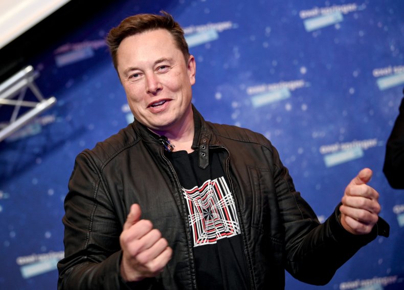  Elon Musk arrives on red carpet