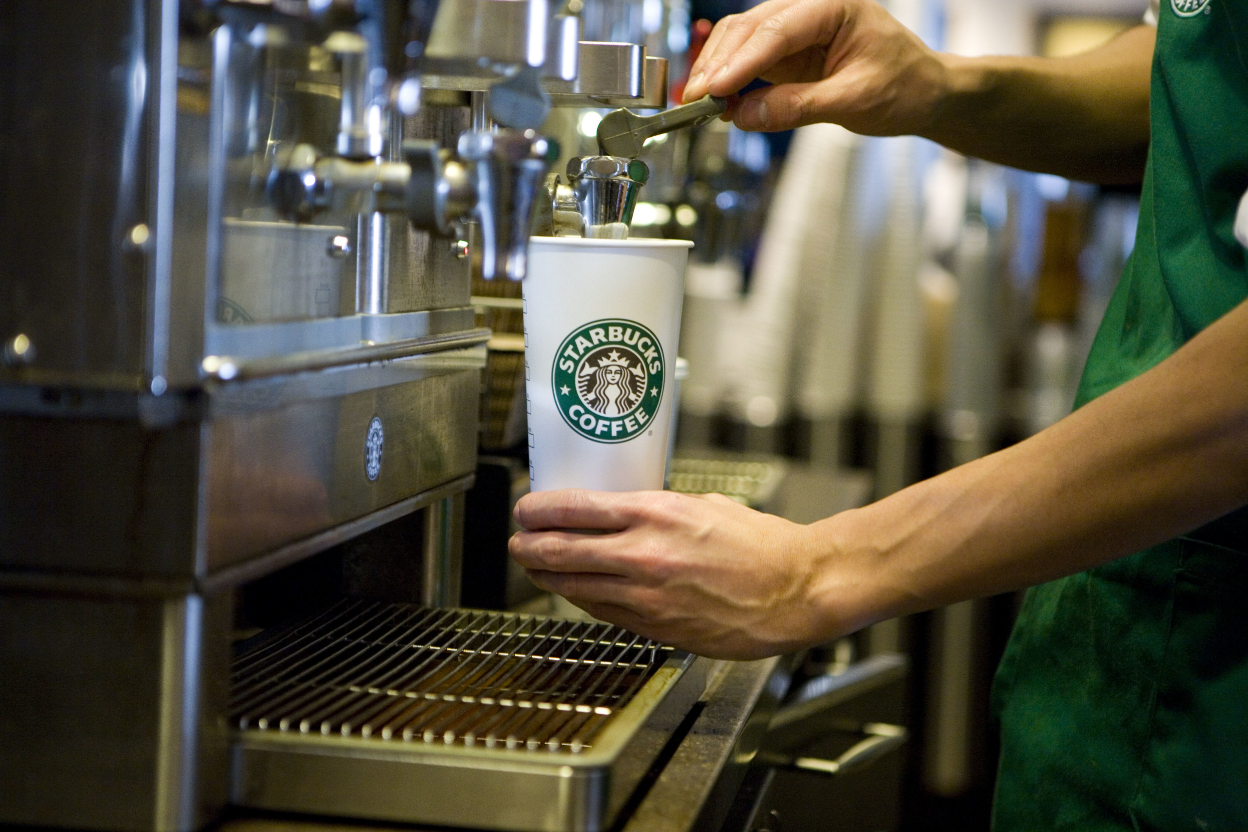Starbucks Employee Sparks Conversation About Workers Wage Gaps In 