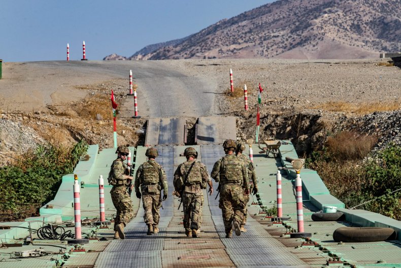 US, troops, Iraq, Syria, border, crossing, patrol