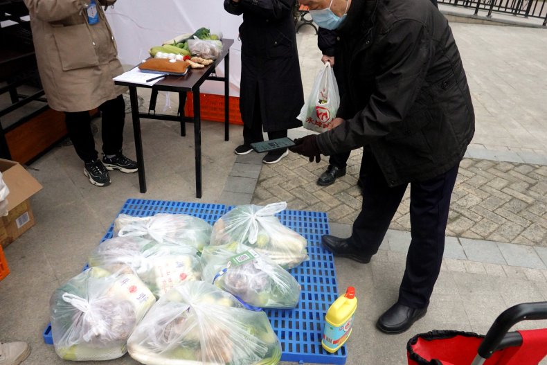 I residenti in Cina protestano contro il blocco COVID a tempo indeterminato