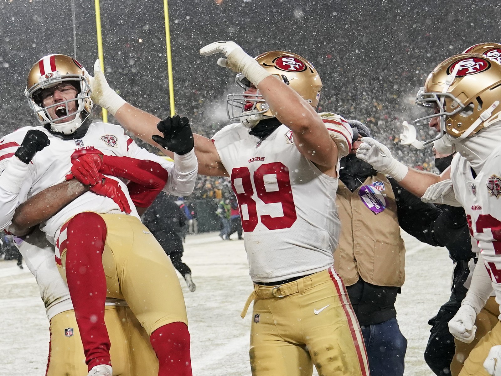 What a game! 49ers stun Packers to reach NFC championship game