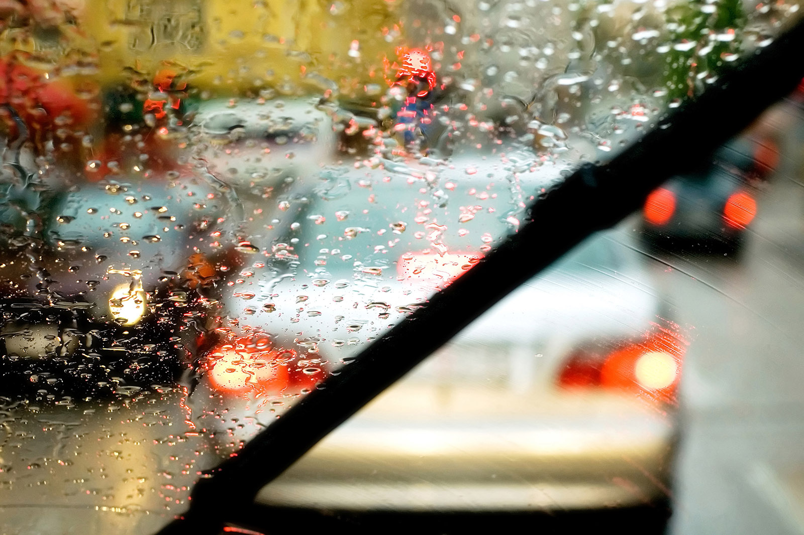When Is It Time to Change My Windshield Wipers? Maintenance Tips and How-Tos