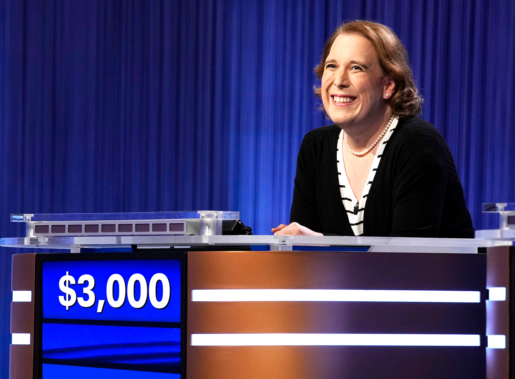 Jeopardy Champ Amy Schneider Now Number 2 Behind Jennings In All Time Consecutive Wins Newsweek 9825