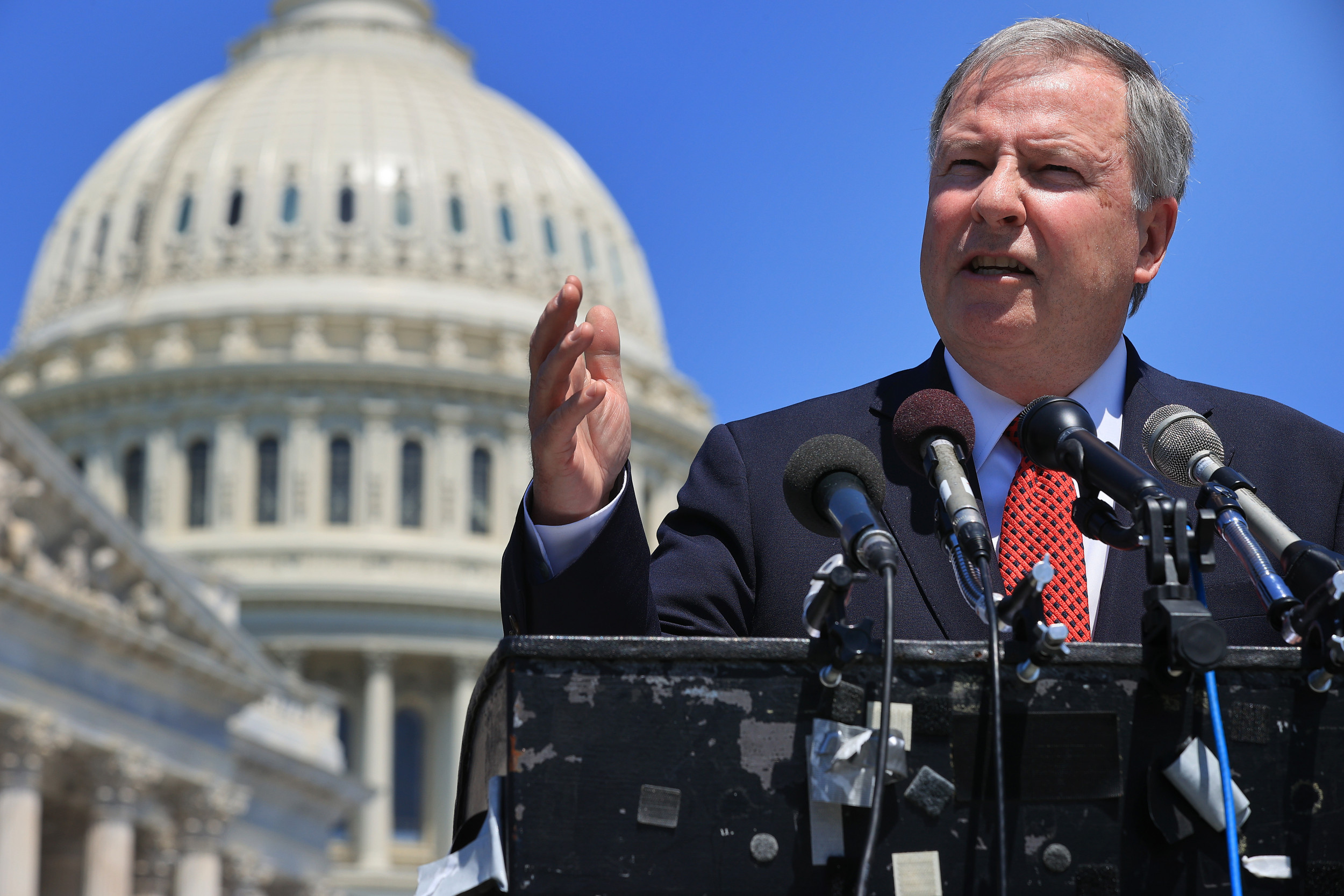 Rep. Doug Lamborn's Staff Ran Wife's Errands, Helped Son Apply for Job, Ethics Office Says