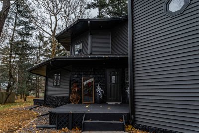 Gothic House in Lincoln, Illinois Gothic House in Lincoln, Illinois