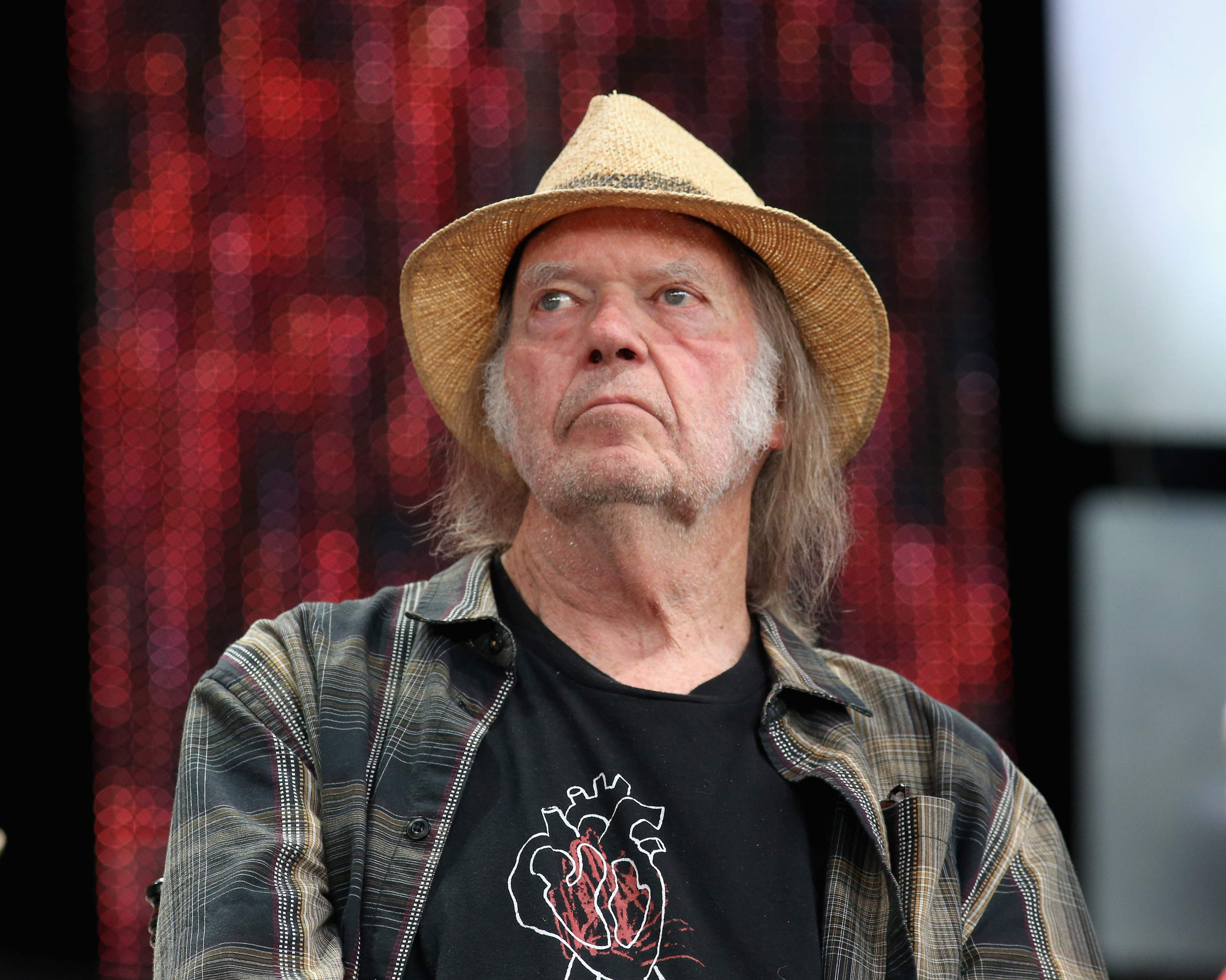 Spotify to Remove Neil Young's Music Over Joe Rogan Spat, Surgeon