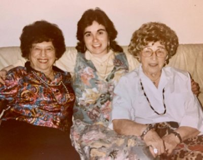 Holocaust survivor Ilse Loewenberg and her family.
