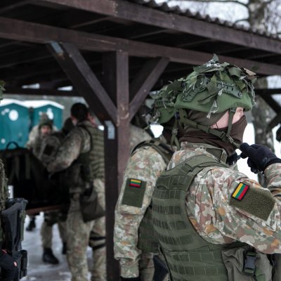 Lithuanian soldiers in training amid Ukraine tensions