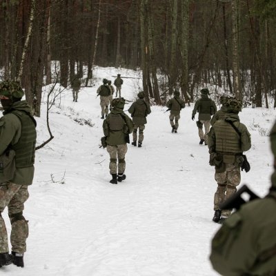 Lithuanian soldiers in training amid Ukraine tensions