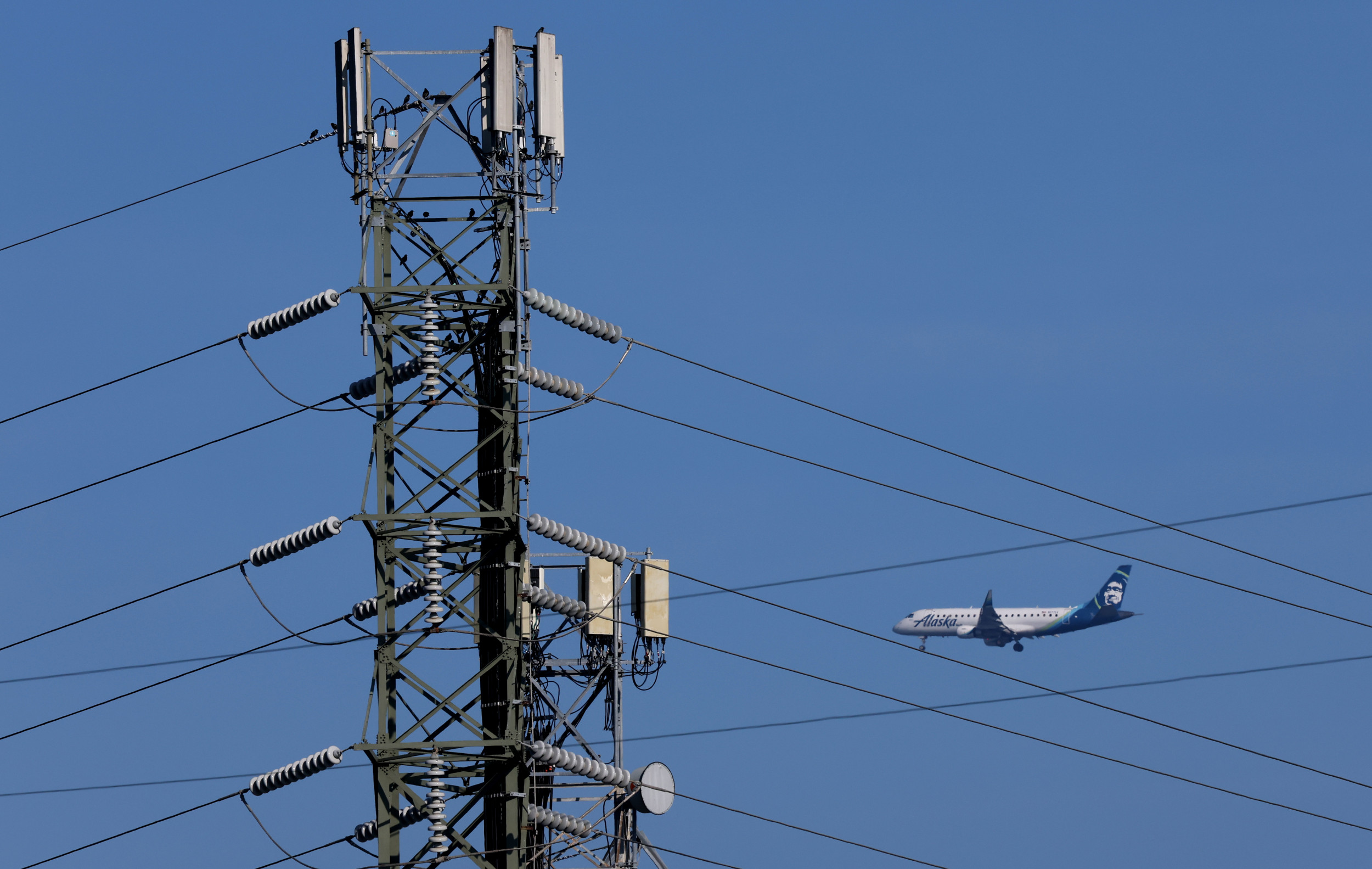 AT&T, Verizon to Launch More 5G Towers As Flights Largely Unscathed