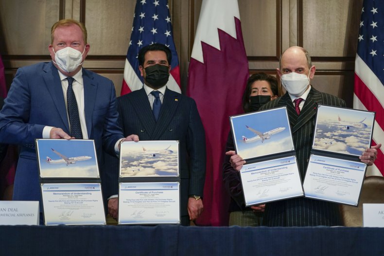 qatar airlines boeing airplane 737