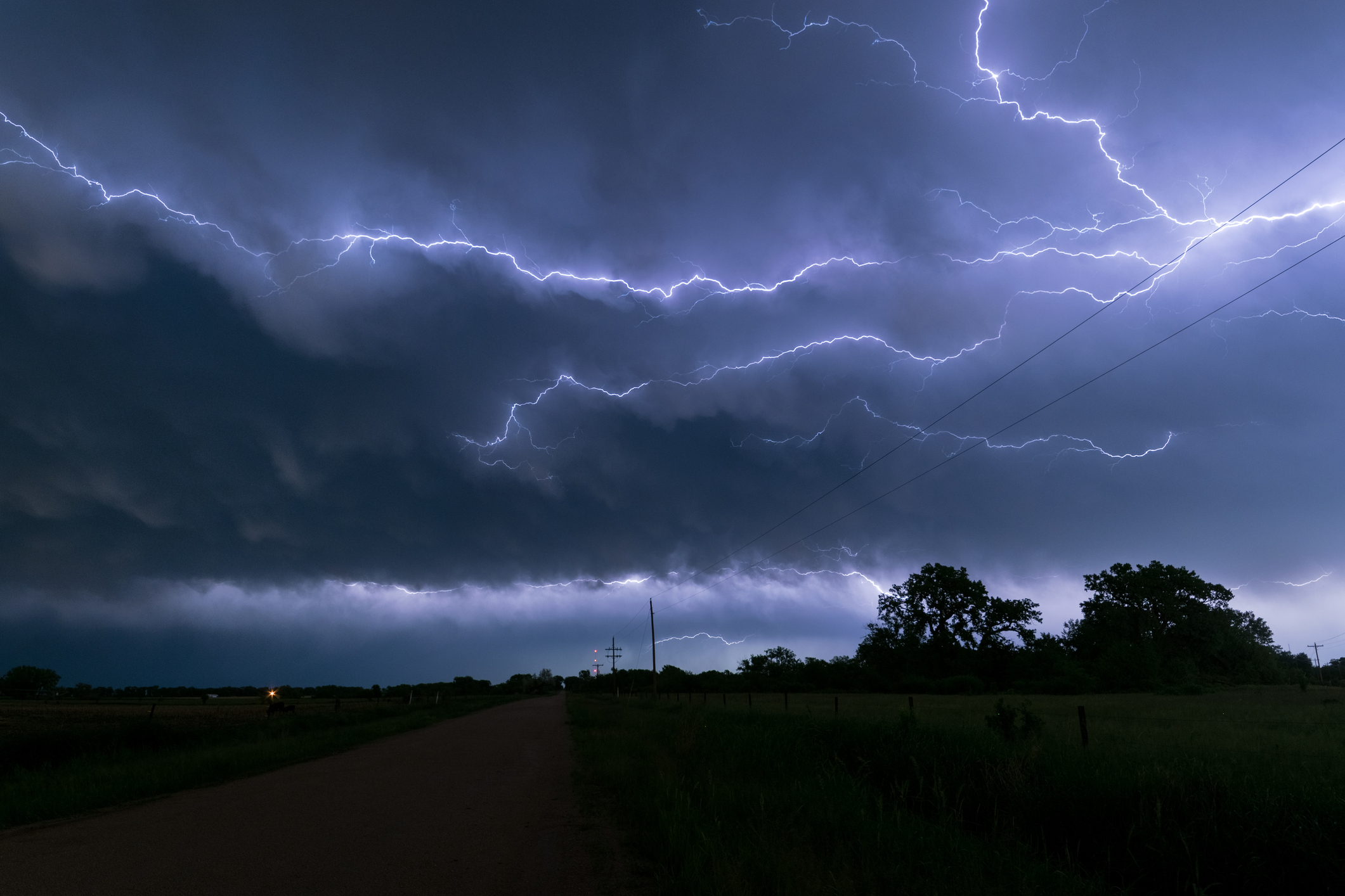 What Is Megaflash Lightning? Record 477-Mile Flash Crosses Three States thumbnail