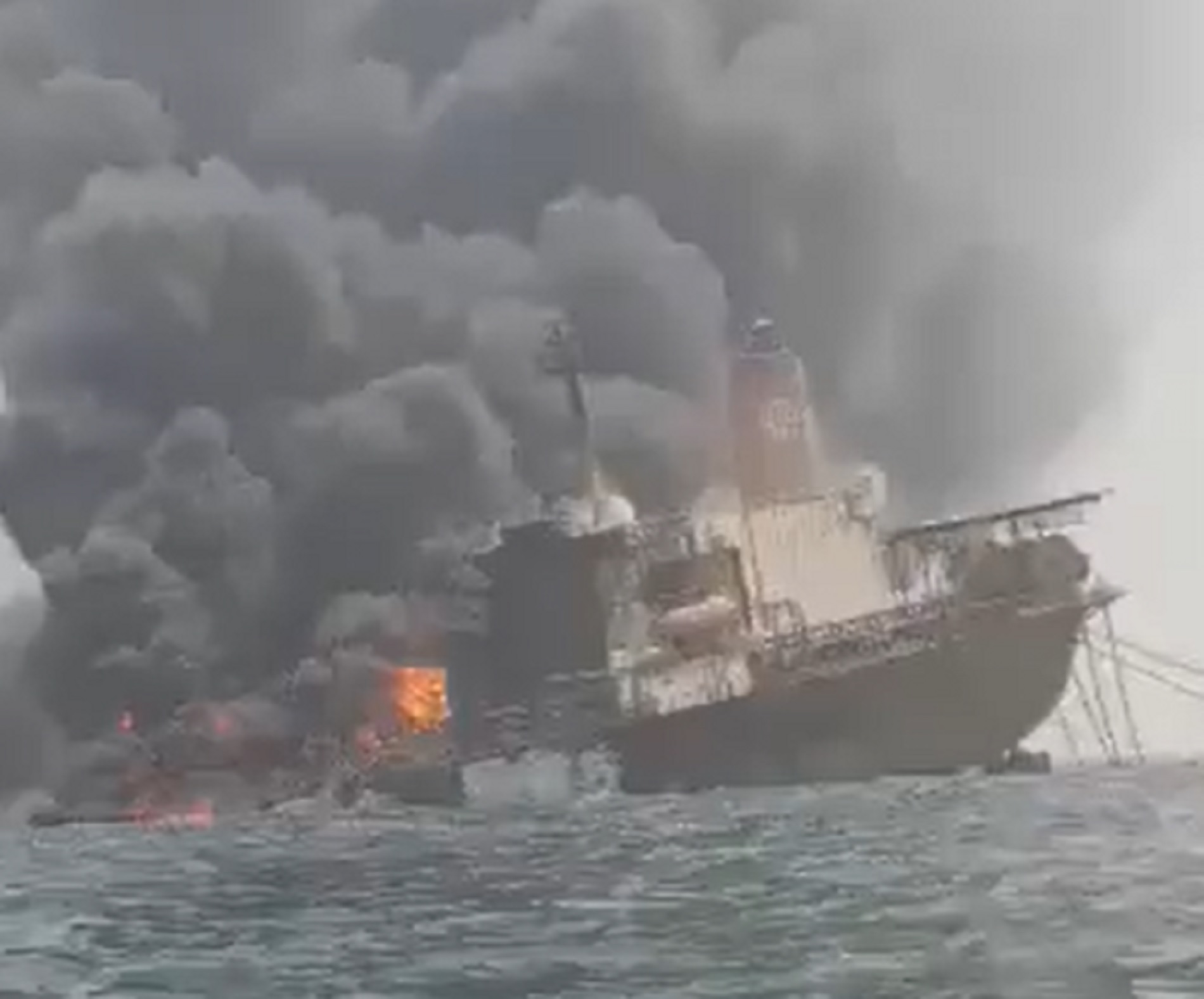 Oil tanker that can carry 2 million barrels explodes at sea