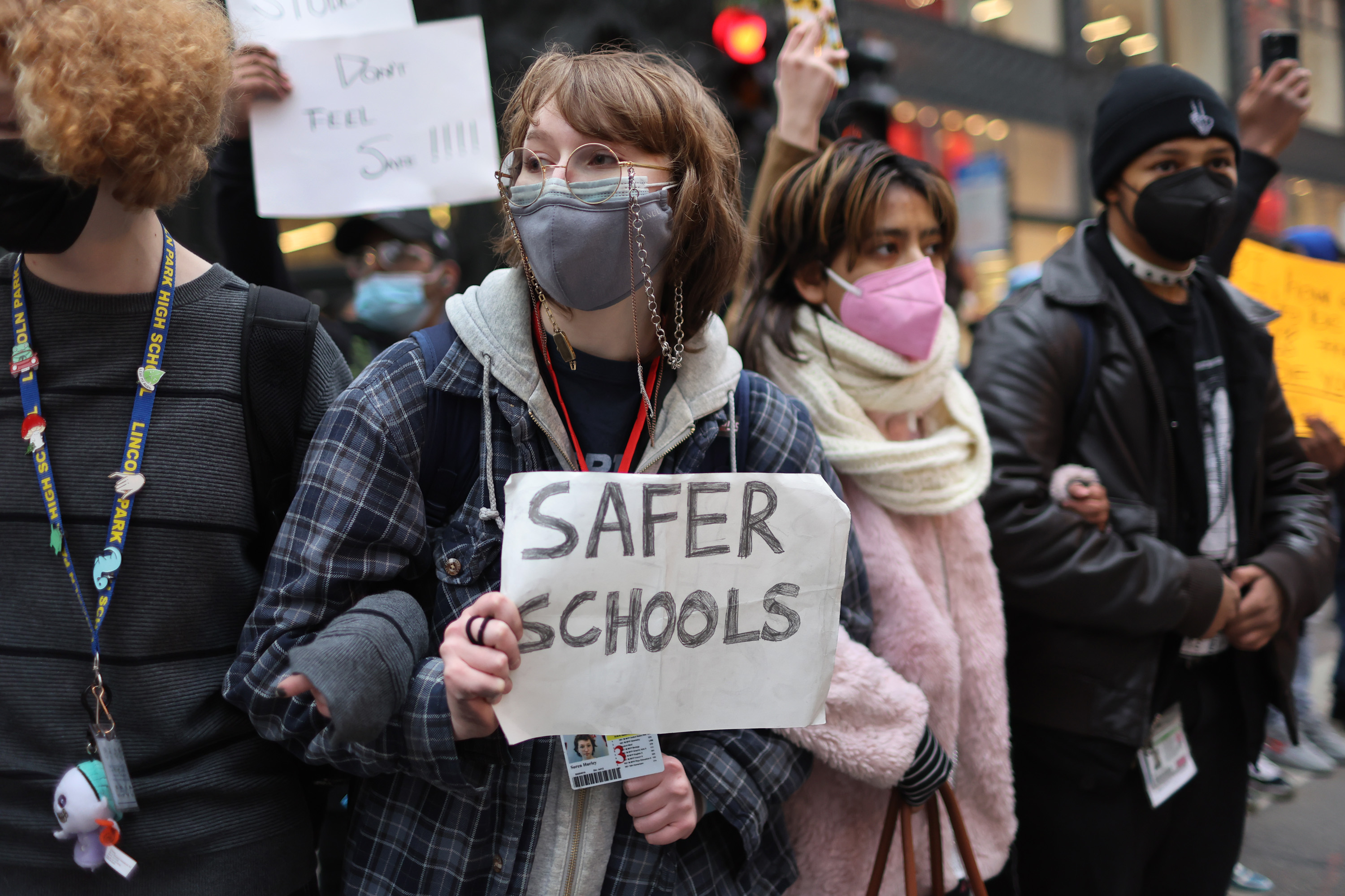 Chicago Schools to Keep Masks as Districts Across U.S. Ditch Mandates