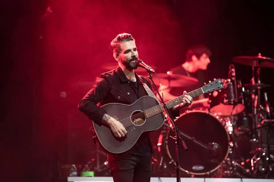 Talking Tech With Dashboard Confessional Singer Chris Carrabba - Vimarsana News