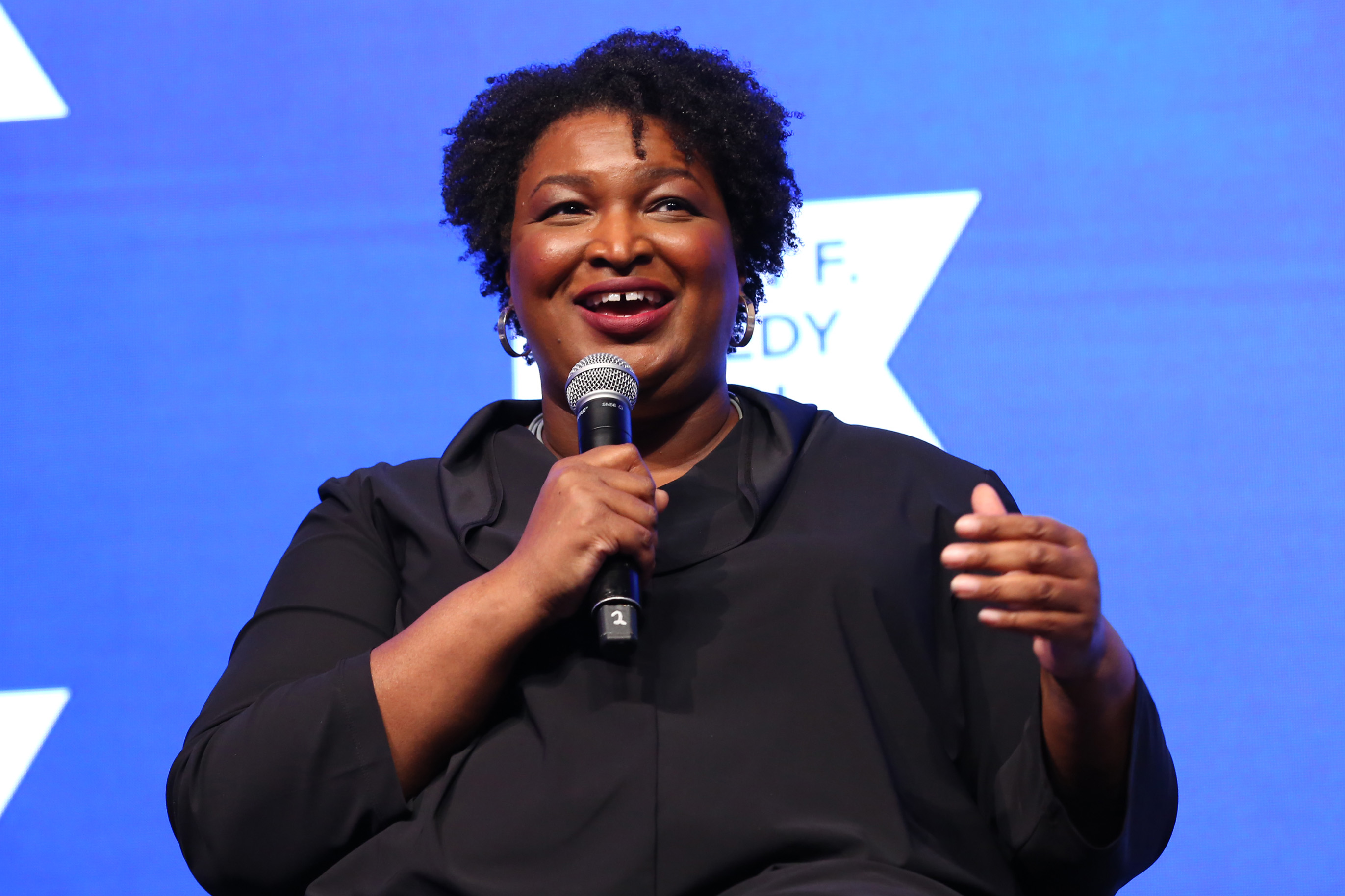 Stacey Abrams Apologizes for Maskless School Photo, Takes Swipe at GOP