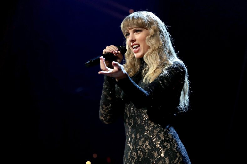 Taylor Swift Performing On Stage