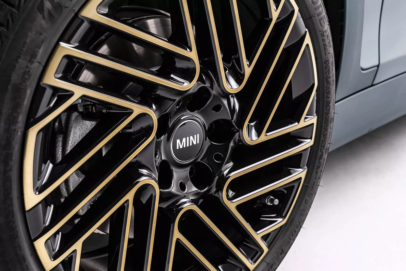 3 New MINIs Show Off Power of Company's New Online Customization Service - Vimarsana News
