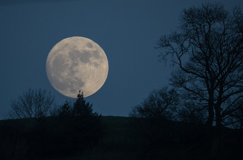 When Is the Full Moon in February? Snow Moon Meaning Explained - Newsweek