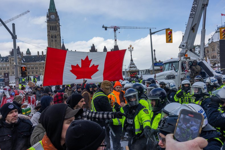 TV Crew ‘Mobbed’ by Freedom Convoy Protestors 