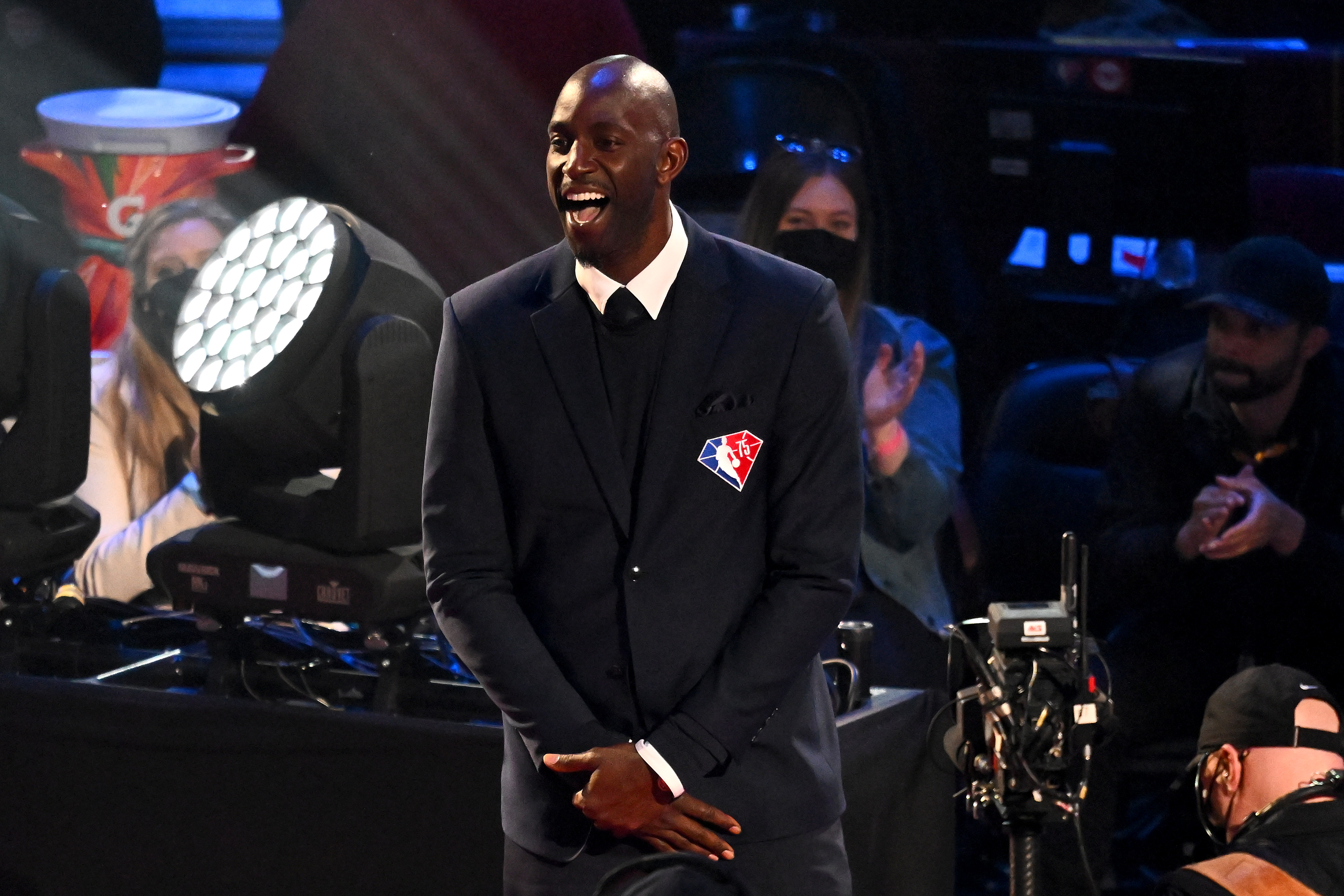 Kevin Garnett and Ray Allen Interaction at All-Stars Prompts Wave of Memes, Jokes thumbnail