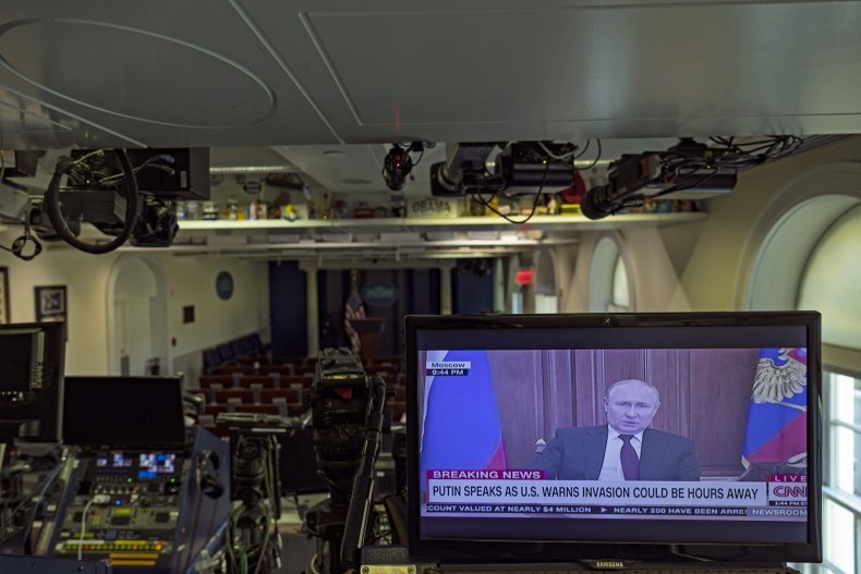 Putin, speaks, TV, White, House, briefing, room