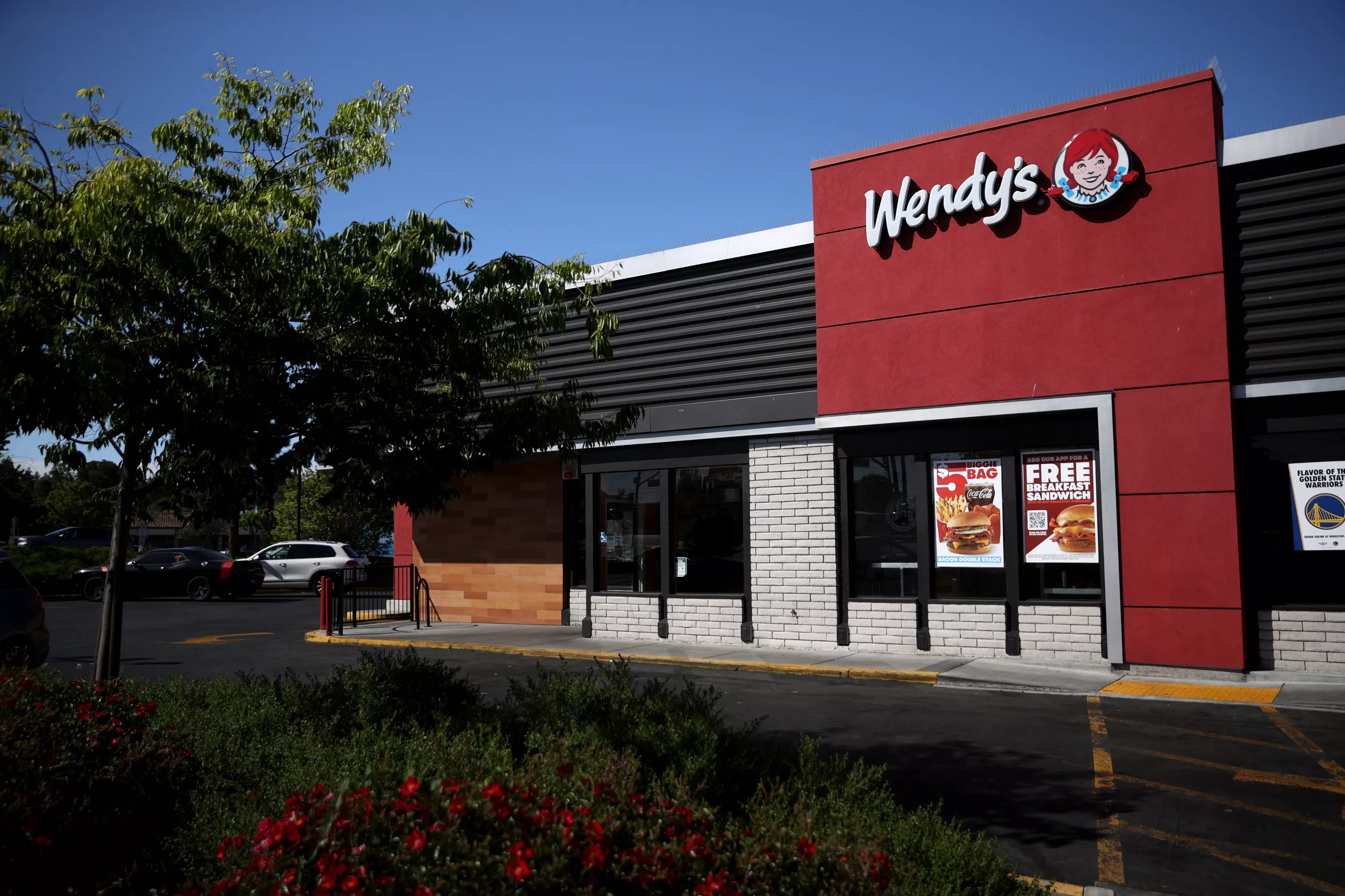 Internet Slams Former Wendy's Employee Who Filmed Cockroaches in Kitchen - Vimarsana News