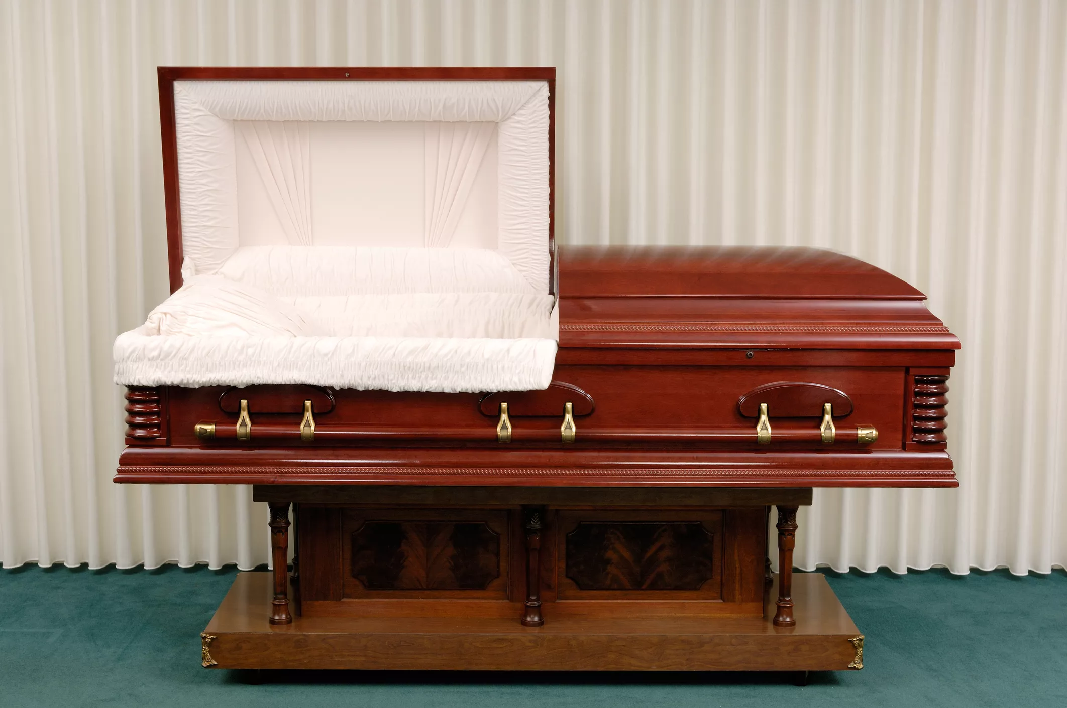 Man Discovers Wrong Body in Son's Casket, Learns Real Son Is Cremated - Vimarsana News