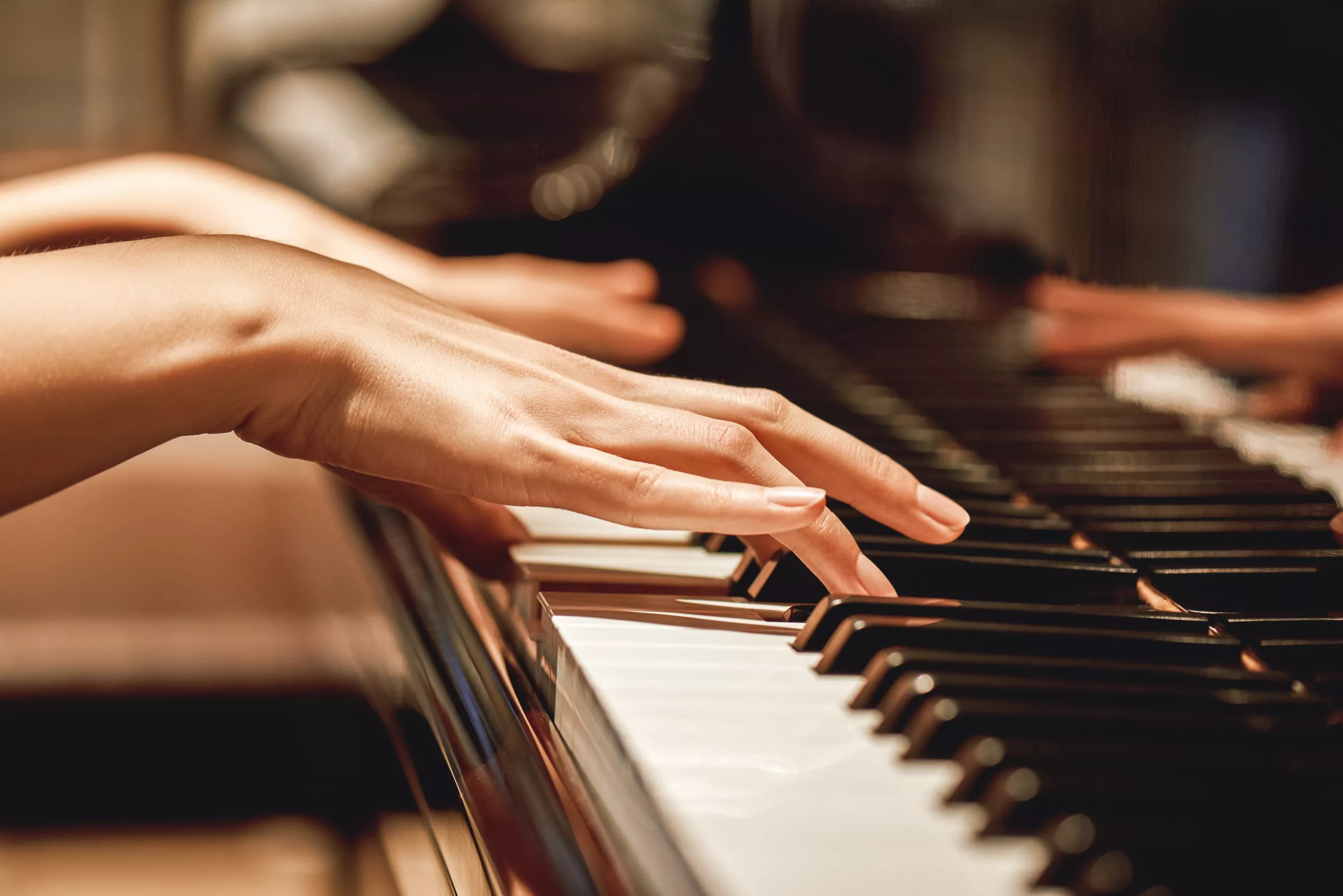 Internet Backs Woman Playing Piano During Roommate's Call: 'She Is Jealous' - Vimarsana News