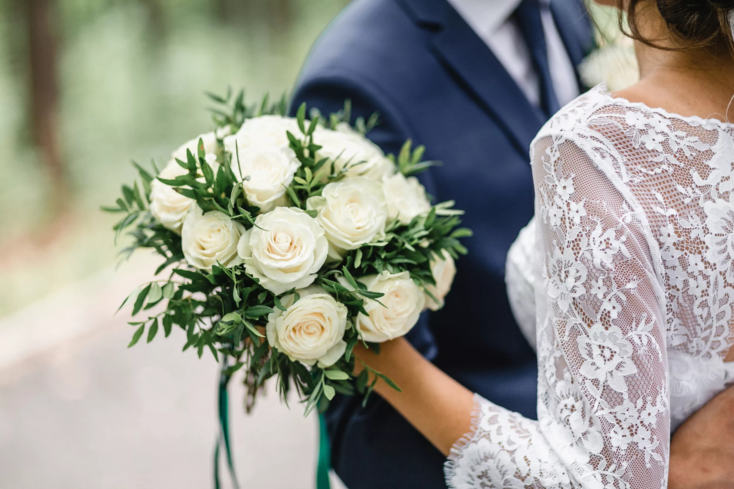 Couple Improvised After Storm Knocked Out Power at Their Wedding - Vimarsana News