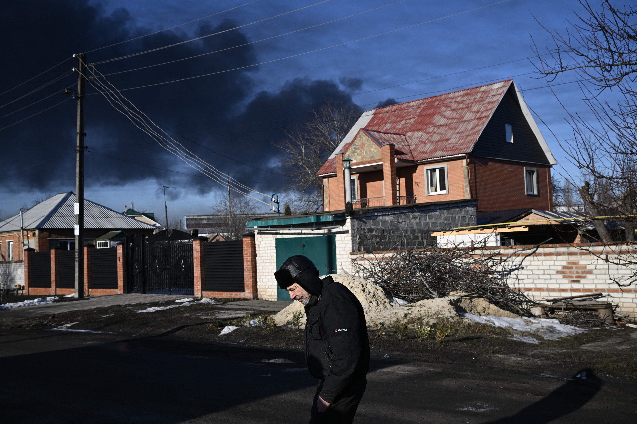 how humanitarian aid organizations are helping ukraine's citizens
