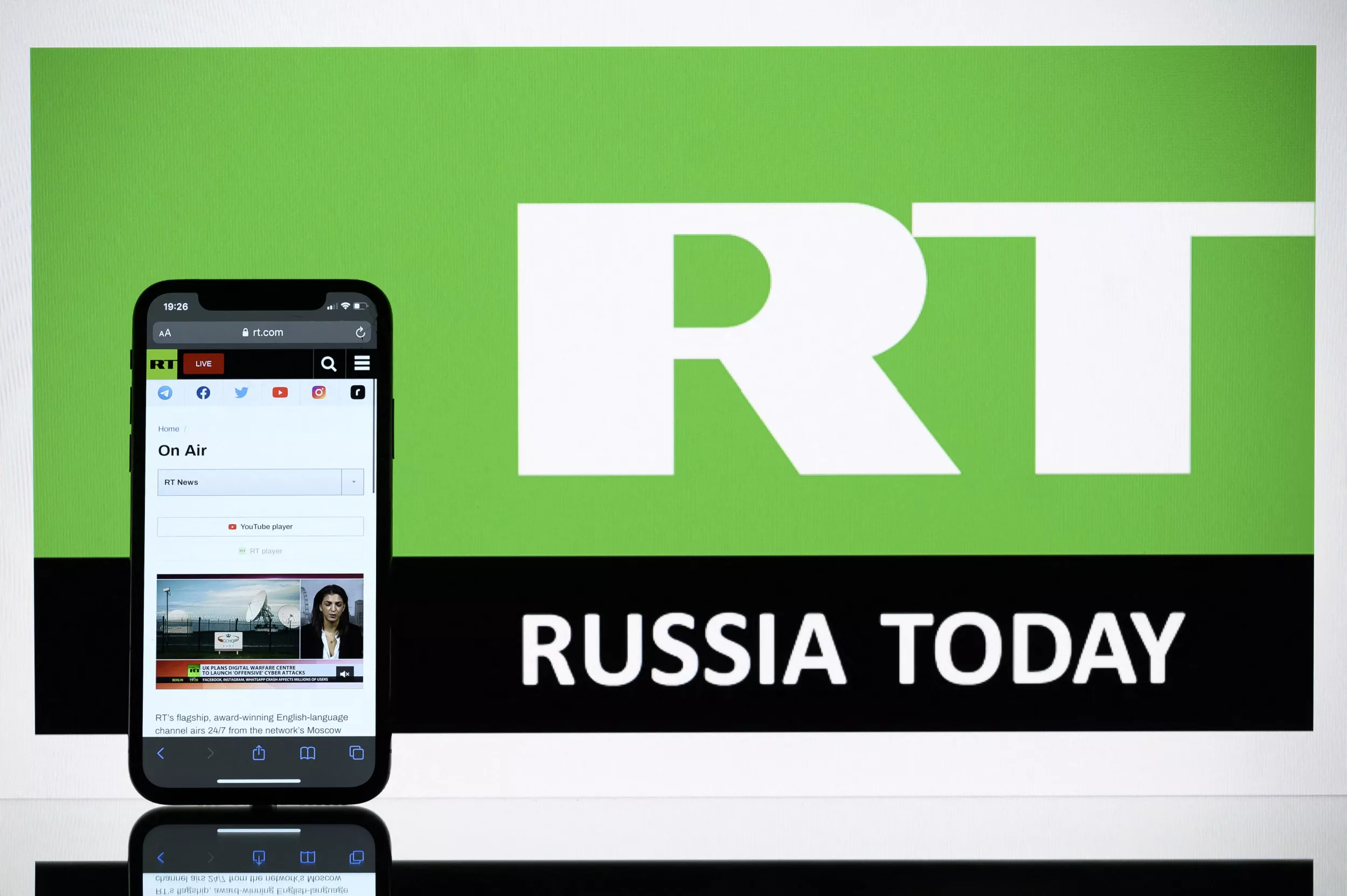 Russia-Backed Television Network Airs Tucker Carlson's Pro-Putin Monologue - Vimarsana News