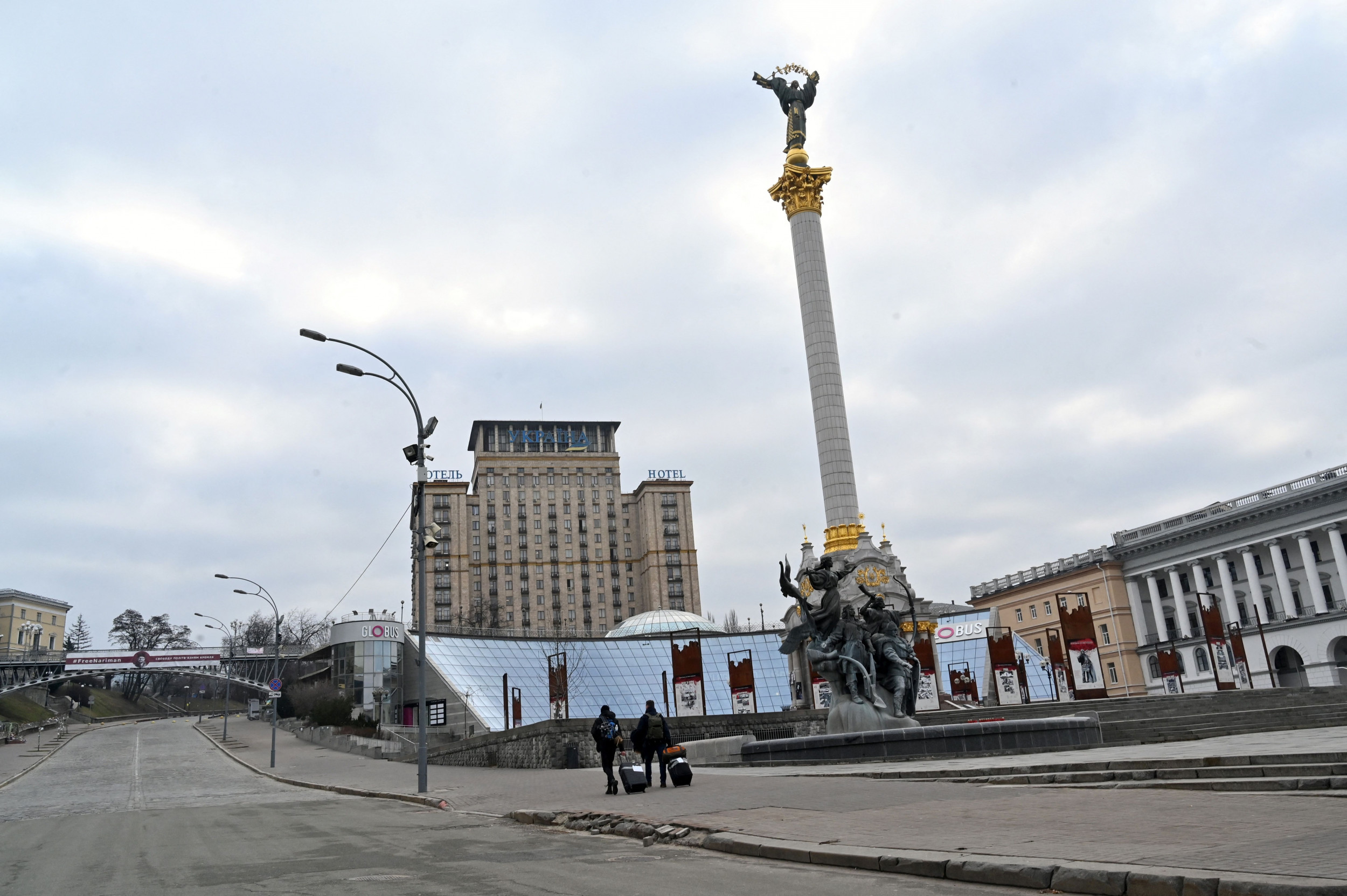 Kyiv Descends Into Street Battle As Russian Troops Penetrate Capital ...